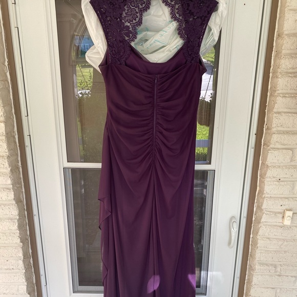 Long lacey dress - Picture 5 of 16